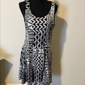NY Collection Black and White Geometric Pattern Dress